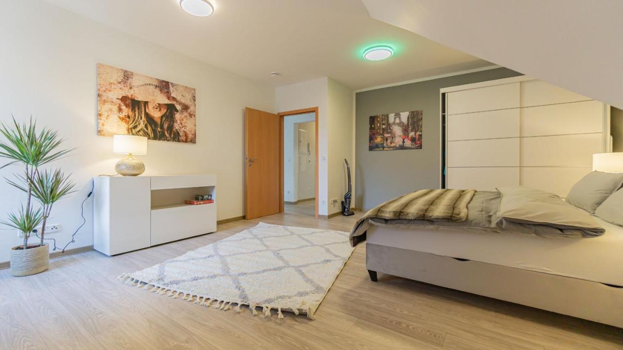 Altstadtapartment, 80 qm,2 Schlafzimmer,Parkplatz,Netflix Cottbus Exterior foto