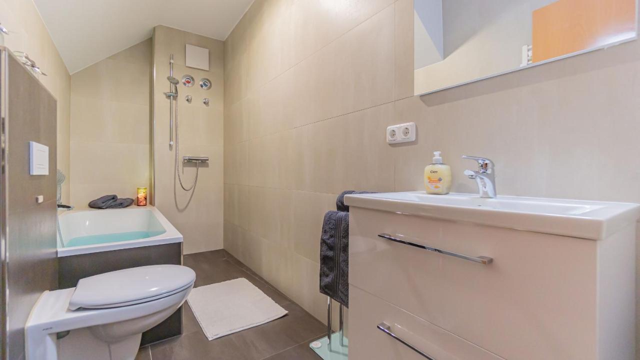 Altstadtapartment, 80 qm,2 Schlafzimmer,Parkplatz,Netflix Cottbus Exterior foto